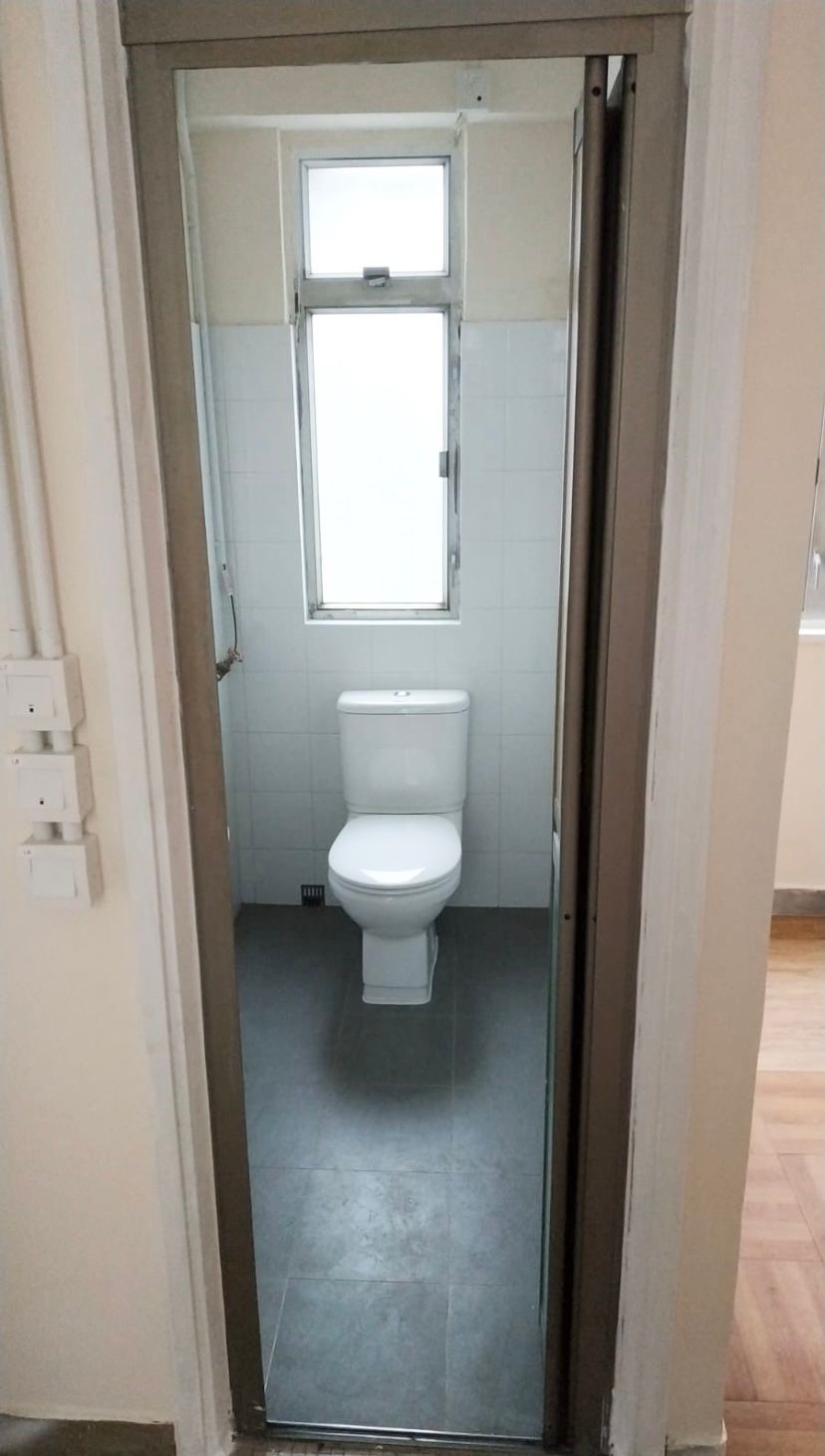 Hau Wo House Flat (Washroom)